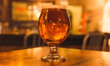 Kavisli cam güçlü bira
