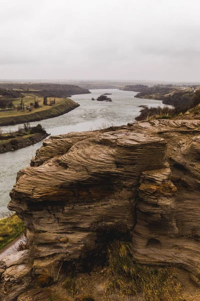Missouri nehrinin kayalıkları