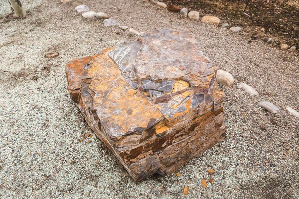 Pedra grande, retangular — Fotografia de Stock