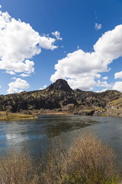 Rock Formations Near Large River — Stock Photo, Image