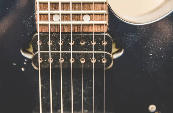 Dusty guitarra de sete cordas — Fotografia de Stock