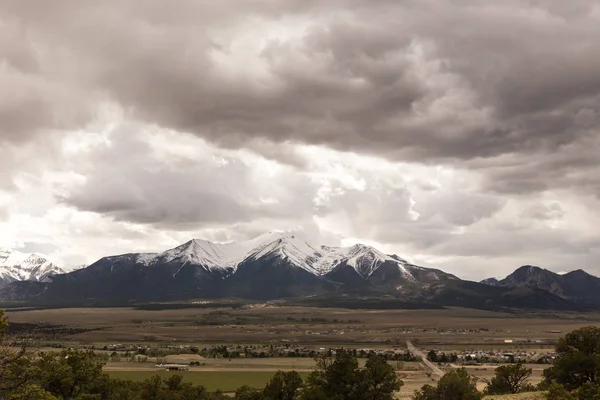 Nubes sobre las montañas de Colorado — Foto de Stock