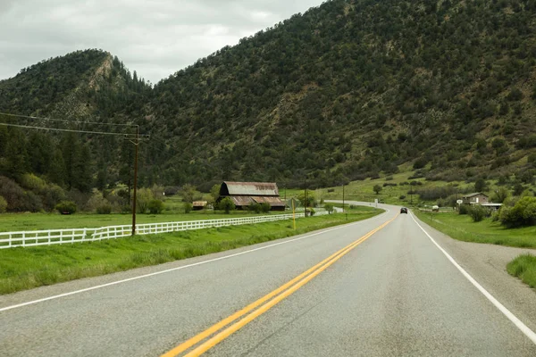 Сельское шоссе в Западной Америке — стоковое фото