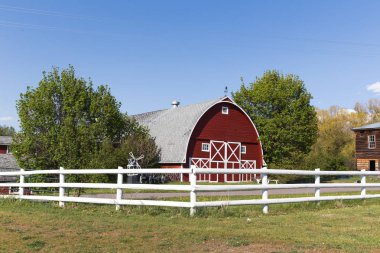 Büyük ahır Binası