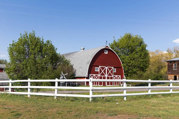 Büyük ahır Binası