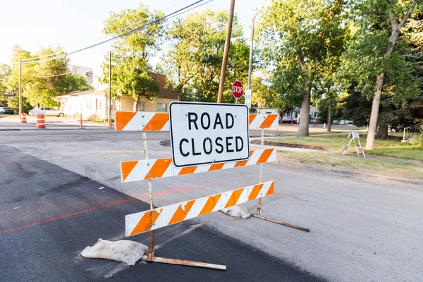 yol işareti kapalı