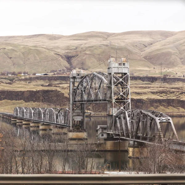 コロンビア川の描画橋 — ストック写真