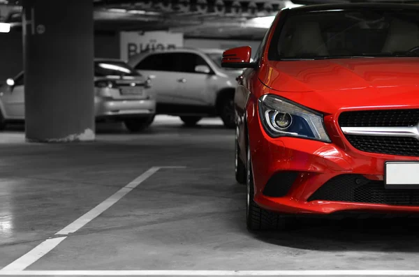 yer altı otoparkı araba