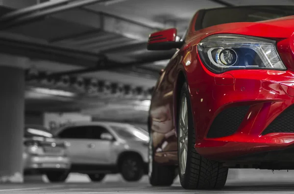 yer altı otoparkı araba