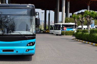 otobüs Otogarı üzerinde park