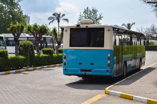 otobüs Otogarı üzerinde park