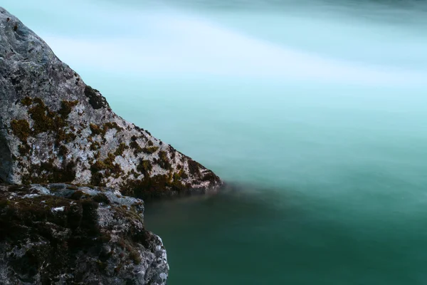 Říční peřeje a kameny — Stock fotografie