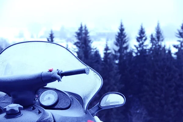 Side view of Snowmobile in winter mountains with forest — Stock Photo, Image