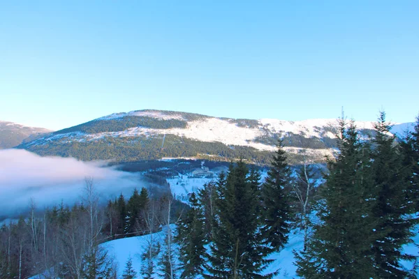 Paisaje de montaña de invierno —  Fotos de Stock