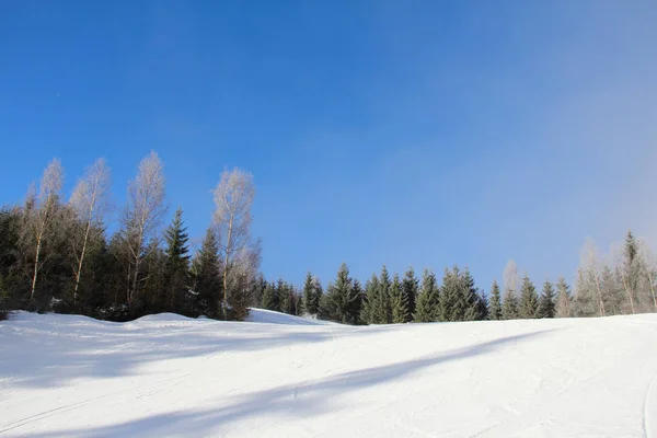 Piste auf dem Skigebiet — Stockfoto