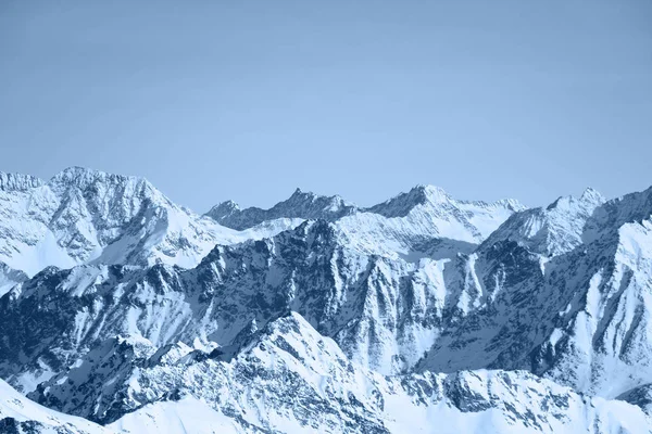 Winter mountains on sunny day — Stock Photo, Image