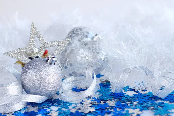Julkort med silver och blå dekoration — Stockfoto