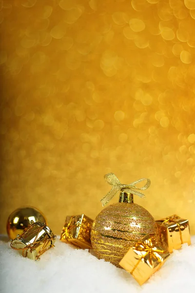 Decorazione natalizia dorata — Foto Stock