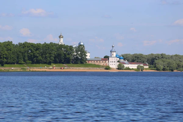 Зверин-Покровский монастырь в Новгороде — стоковое фото