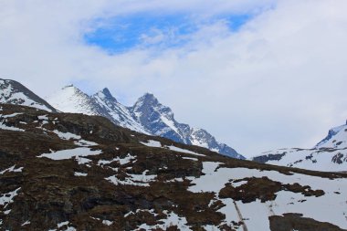 Bahar Norveç dağlar