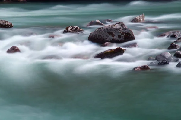 River rapids és kövek — Stock Fotó
