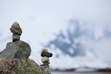 Norveç'te yığılmış taşlar