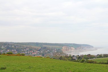 Çakıl plaj ve kıyı Dieppe, Fransa Alabaster sahilinde