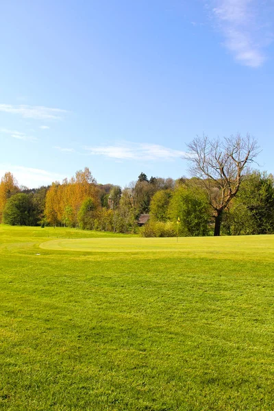 Vackra landskapet på golfbanan i saint saens, Frankrike — Stockfoto