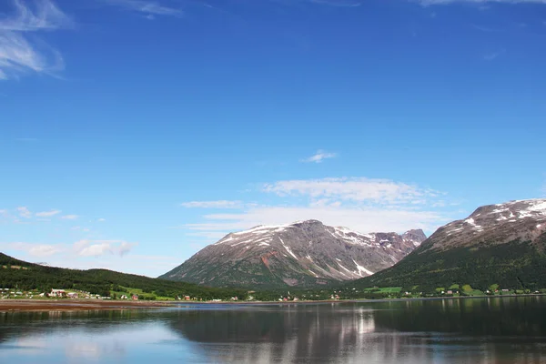Fjord en bergen — Stockfoto