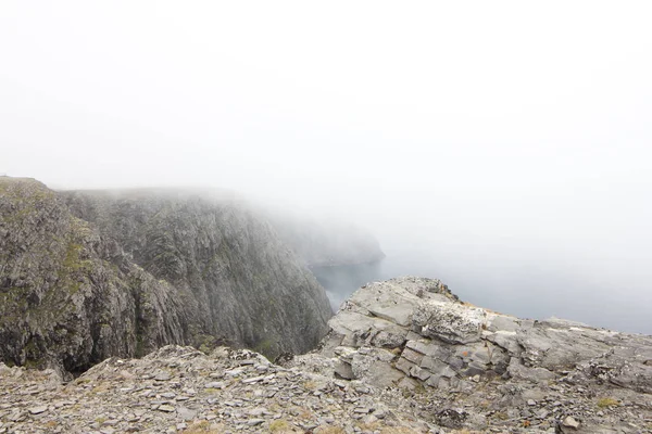 Berge und Nebel — Stockfoto