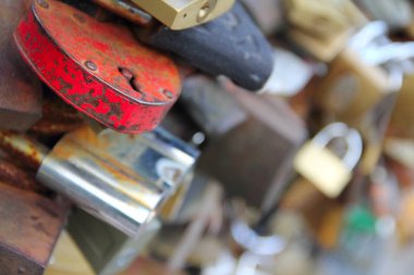 Kalp şeklinde aşk asma kilit