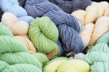 Birçok yün iplikler