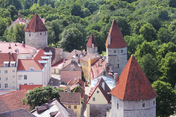 Torres del castillo de Tallin — Foto de Stock