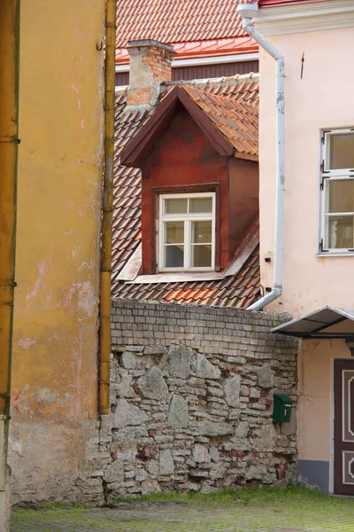 Casas na cidade velha de Tallinn — Fotografia de Stock