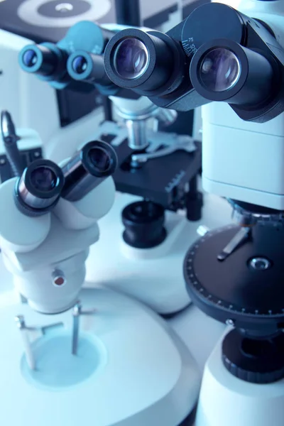 Grup mikroskoplar — Stok fotoğraf