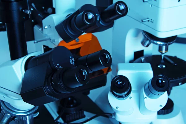 Grup mikroskoplar — Stok fotoğraf