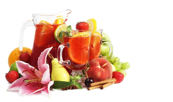 Sangria und Früchte — Stockfoto