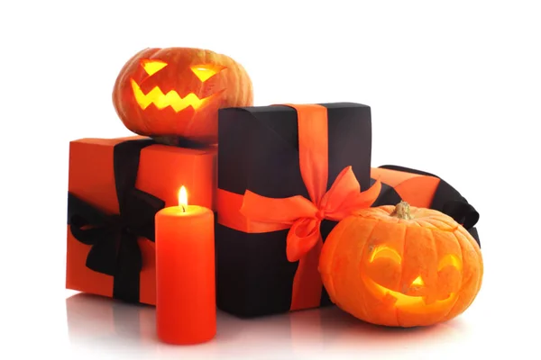 Halloween tök és ajándékok — Stock Fotó