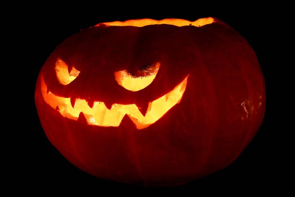 Хэллоуин тыква на черном