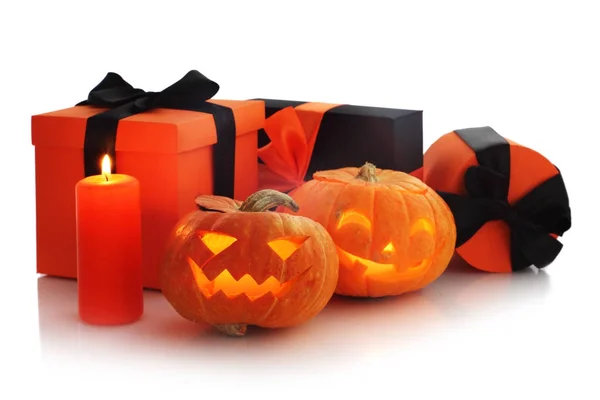 Halloween pompoen en geschenken — Stockfoto