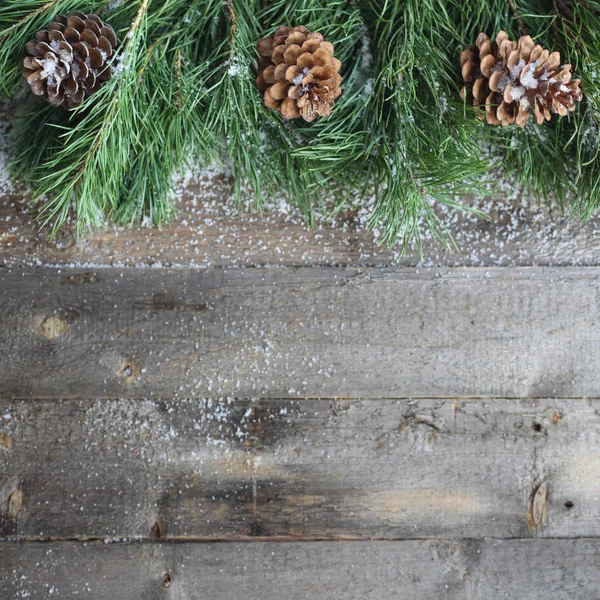 Tarjeta de Navidad sobre fondo de madera —  Fotos de Stock