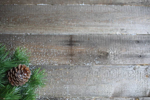 Tarjeta de Navidad sobre fondo de madera —  Fotos de Stock