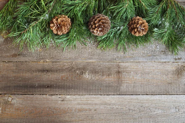 Tarjeta de Navidad sobre fondo de madera —  Fotos de Stock