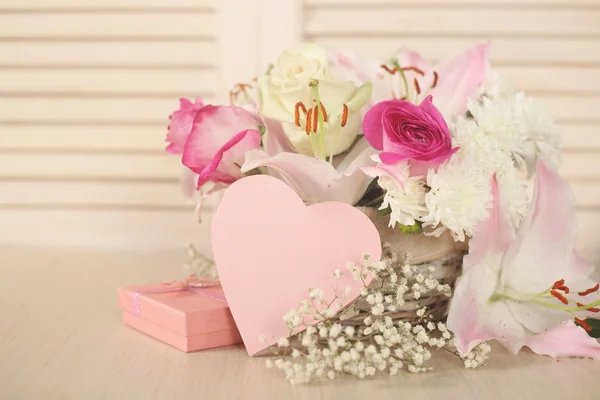 花とバレンタインの日カード — ストック写真