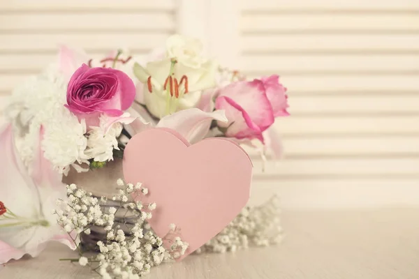 Flowers and valentines day card — Stock Photo, Image