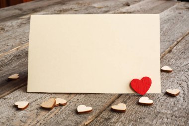 Boş tebrik kartı ve kalpler