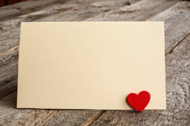 Boş tebrik kartı ve kalpler