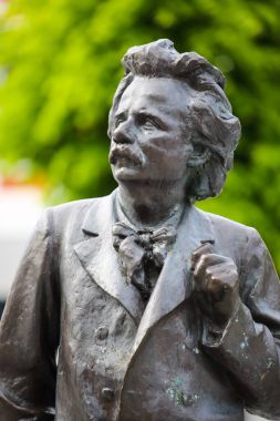 Edvard Grieg heykeli