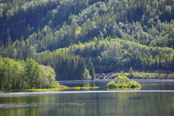 Paisagem do lago na Noruega — Fotografia de Stock