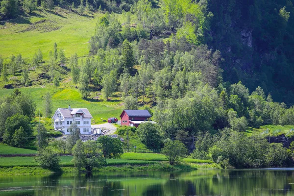 Jezioro krajobraz w Norwegii — Zdjęcie stockowe